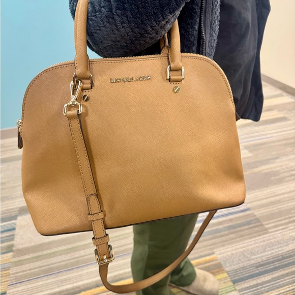 Michael Kors Cindy Saffiano Leather Dome Satchel - Picture 1 of 5